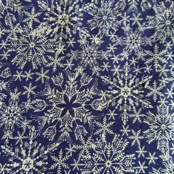 Winter Royal Blue & Silver snowflakes sparkling affect 12 x 56 inch table runner - Picture 10 of 11
